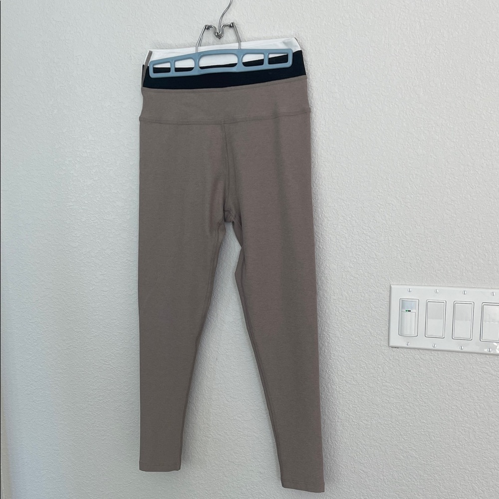 Beyond Yoga Women’s Taupe and Black Leggings